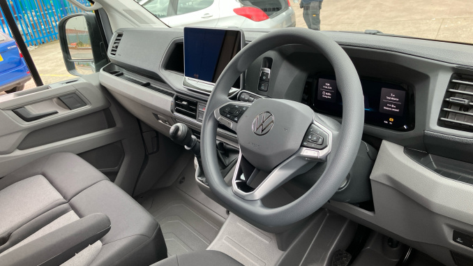 Volkswagen Crafter Cr35 Mwb Diesel Fwd 2.0 TDI 140PS Commerce Plus High Roof Van - Image 6